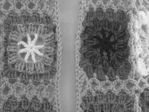Gilet de carrés crochetés