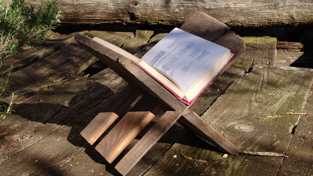 lutrin-avec-livre